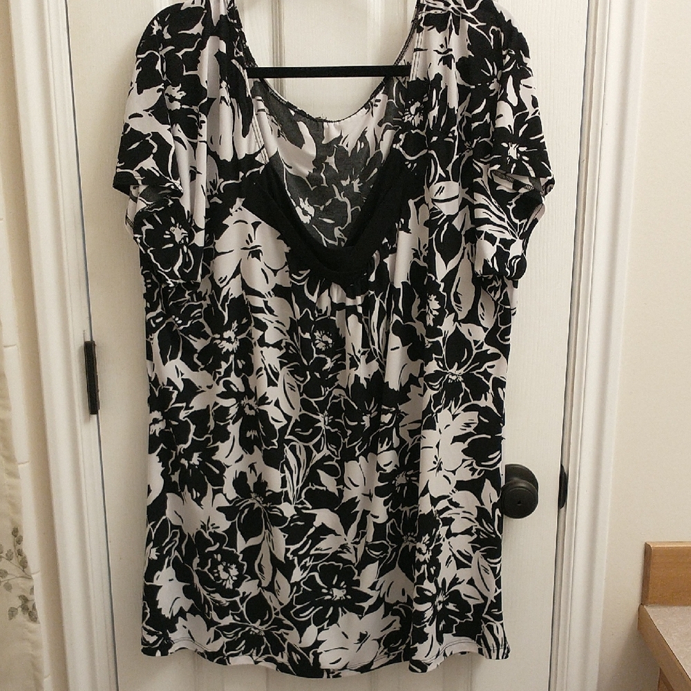 Black and White Floral Women's Top
